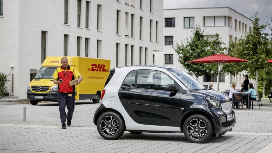 DHL Paket und Smart testen Kofferraum-Zustellung