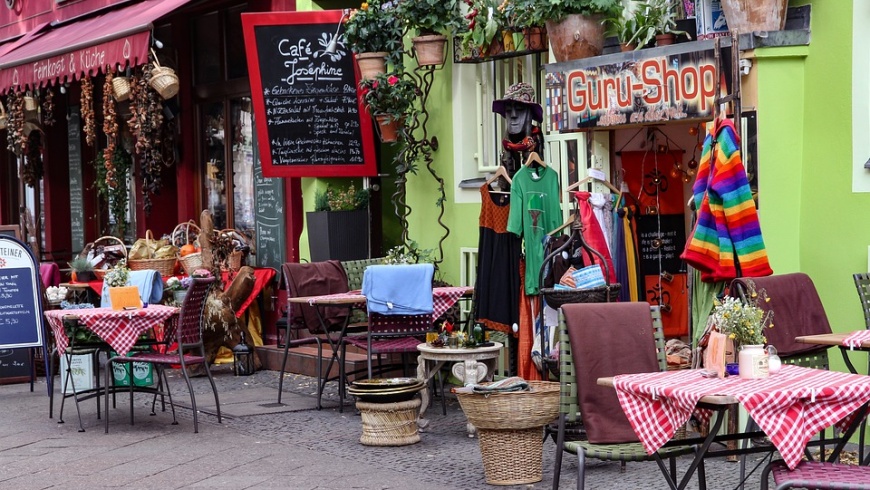 Bunt und international - Straßenszene in der Bergmannstraße