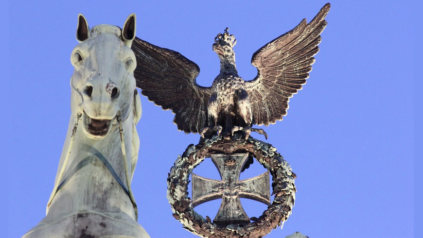 Reichstagsadler der Quadriga am Brandenburger Tor