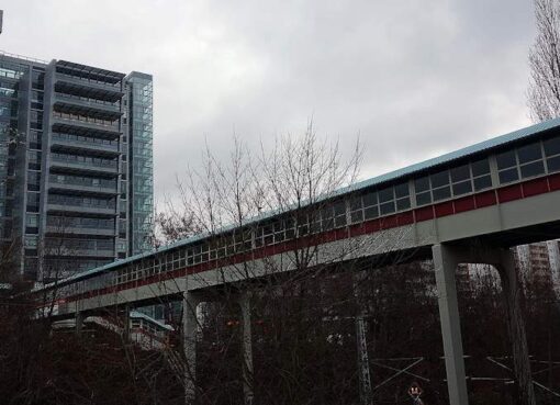 Fußgängerbrücke an der Ringbahn Storkower Straße