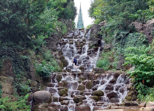 Höchster Wasserfall Berlins befindet sich am Kreuzberg, im Viktoriapark.