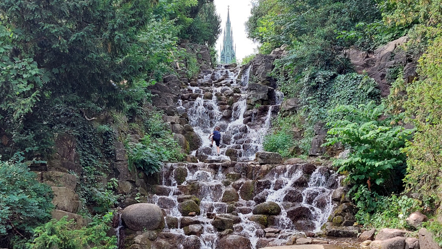 Höchster Wasserfall Berlins befindet sich am Kreuzberg, im Viktoriapark.